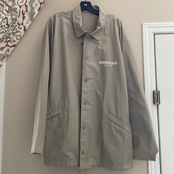 Essentials windbreaker - Picture 1 of 4